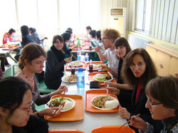 Gemeinsames Essen in der Mensa der Universität Jinan