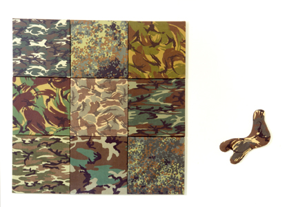 "Camouflage 1", Tafelbilder und Wandobjekte, Stoffdruck auf Leinwand, 2000